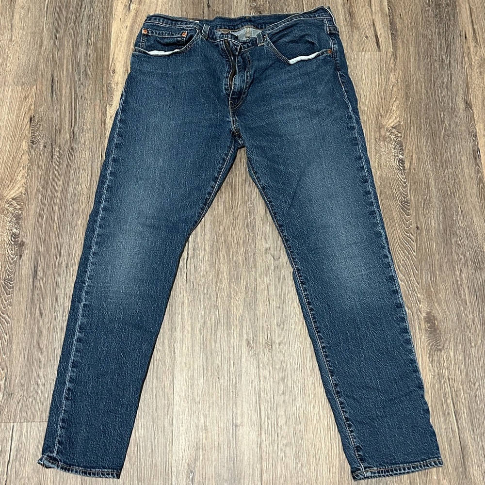 Levi’s 512 tapered fit skinny jeans.
